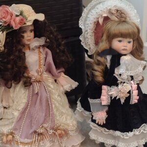 Set of 2 porcelain china dolls